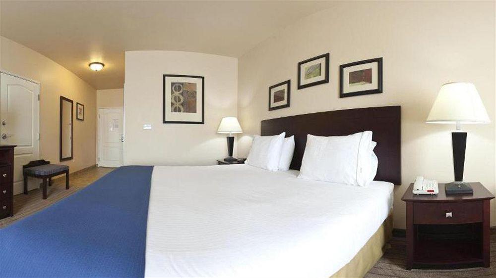 Holiday Inn Express Hotel & Suites Marshall By Ihg Exteriér fotografie